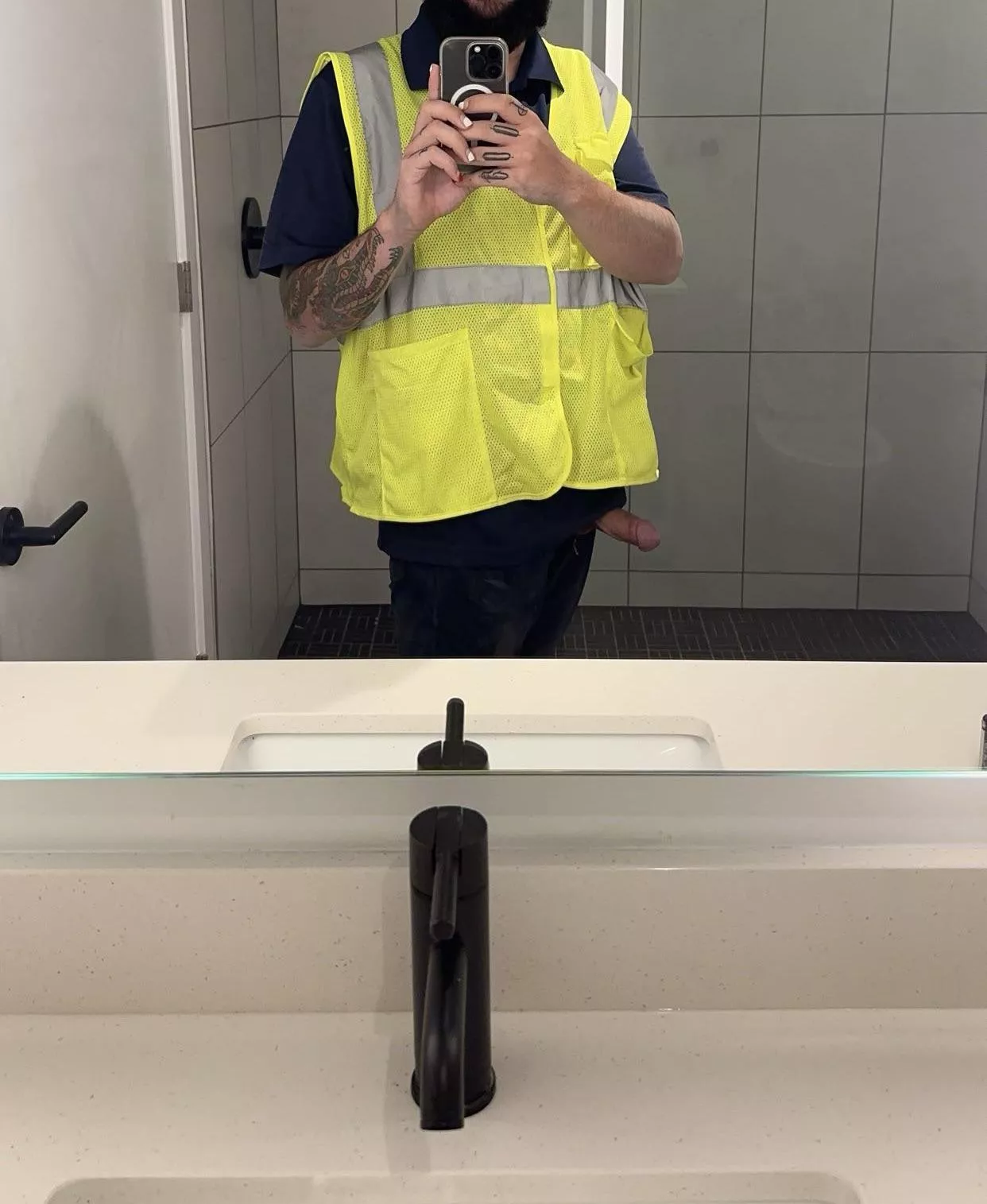I love sending dirty pictures from the job site posted by hotgarbagexx