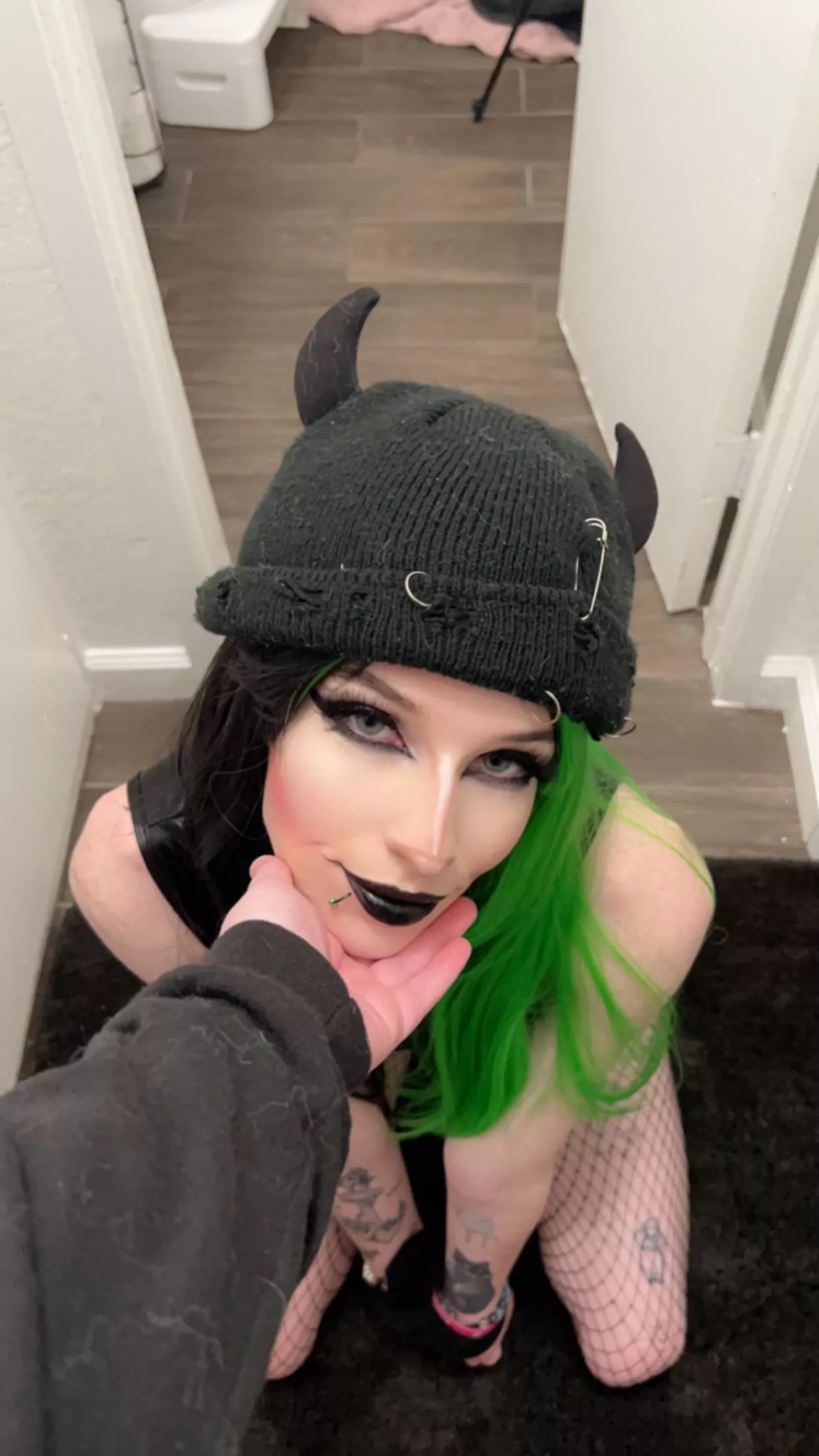 I love when my gf ties my hands up and calls me a good girl! [F] posted by yourstoner