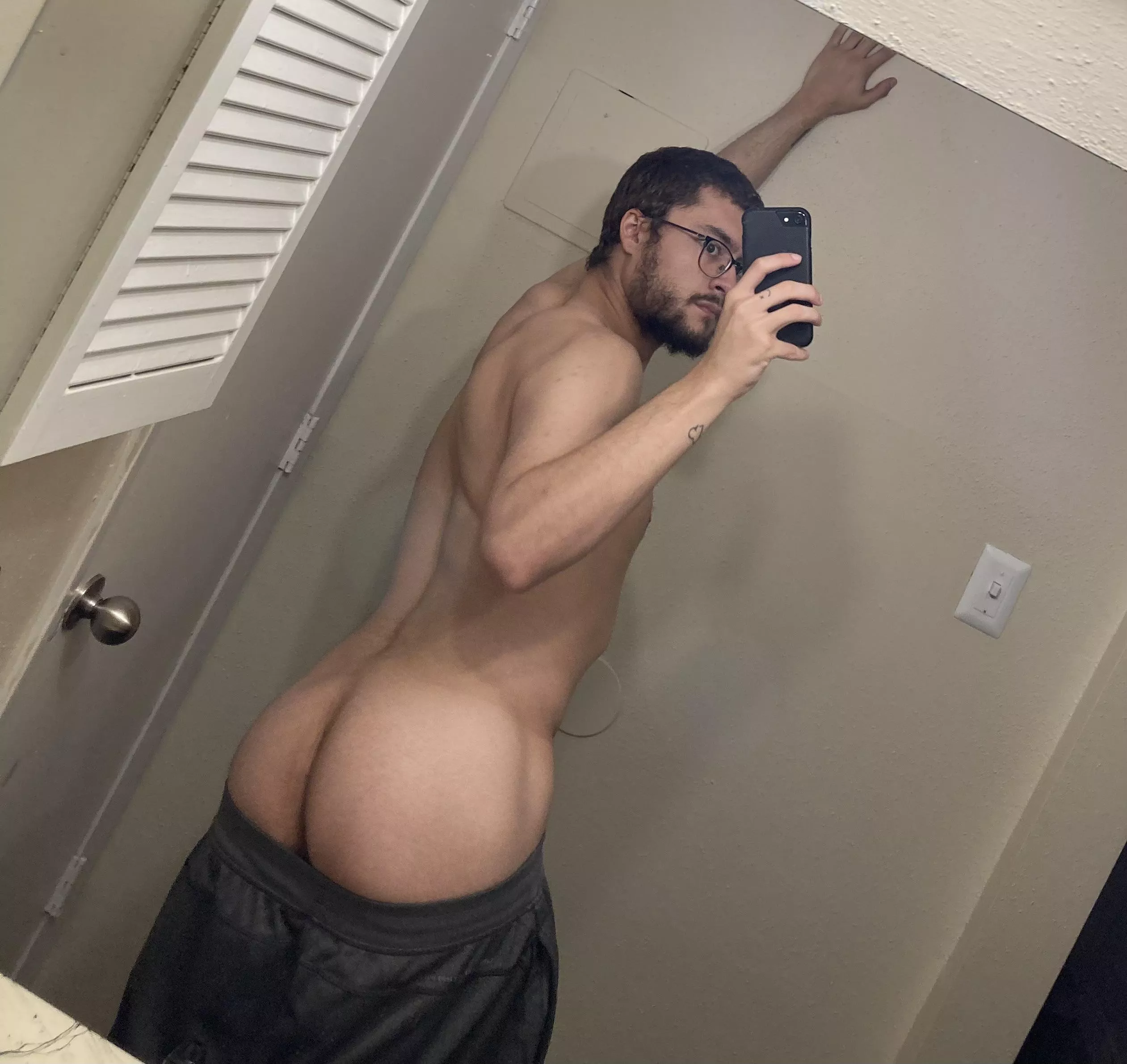 i’m a thick ass white boy 🤭 posted by honamp