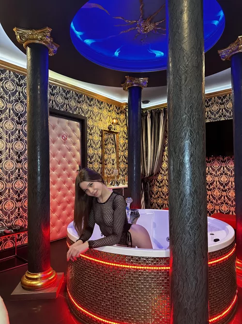 I'm waiting for you in the jacuzzi to fool around by GraceDonald