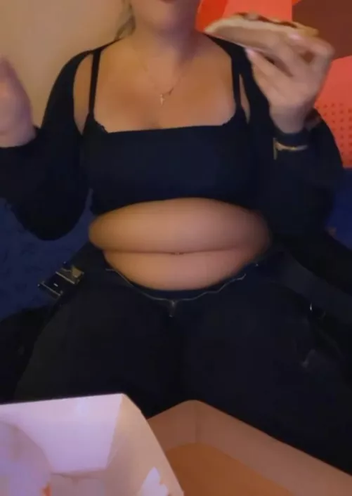 Just me casually munching on my 4th hot dog at work… by benimmmmmmmm