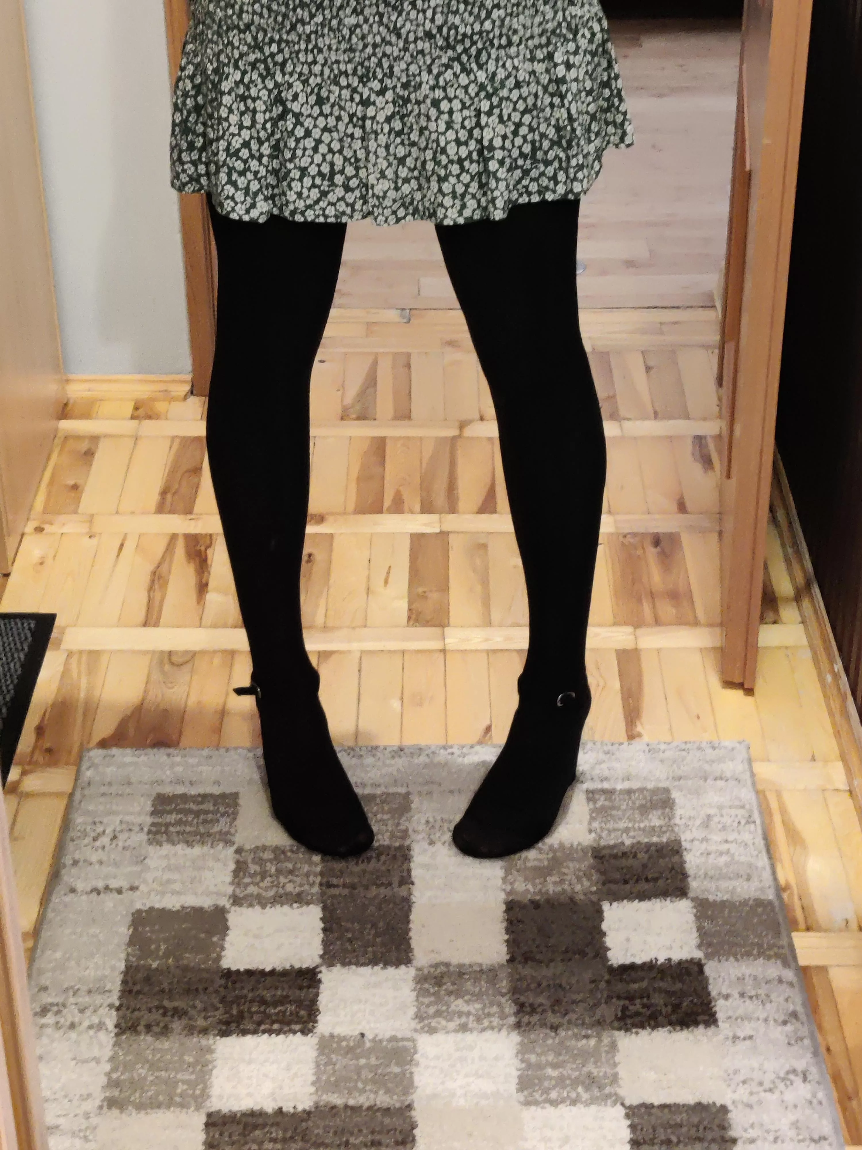 Love to wear my mini skirt and tights! 😍 posted by dev7640