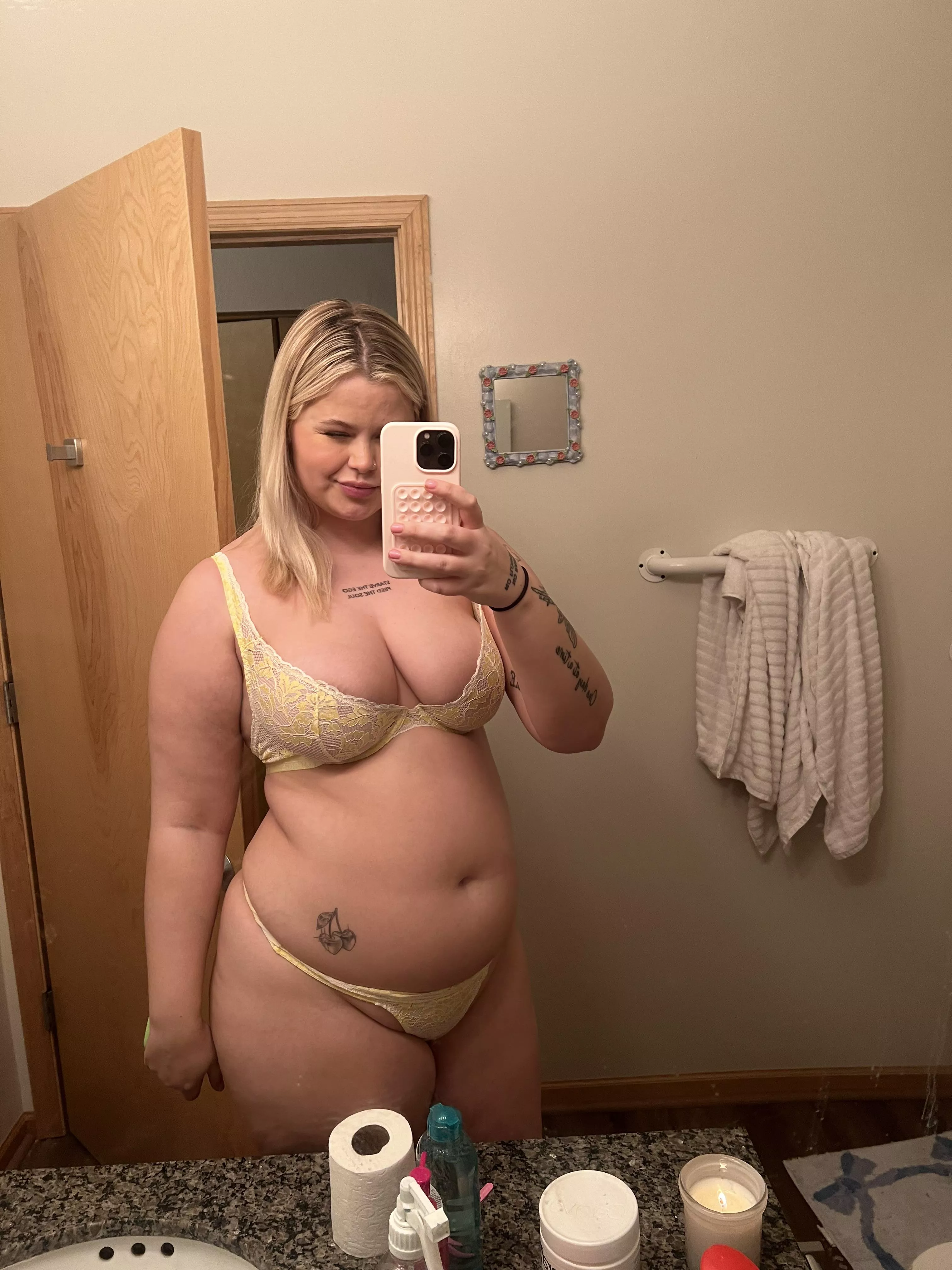 Need someone to play with my belly  posted by wispy_girlwa