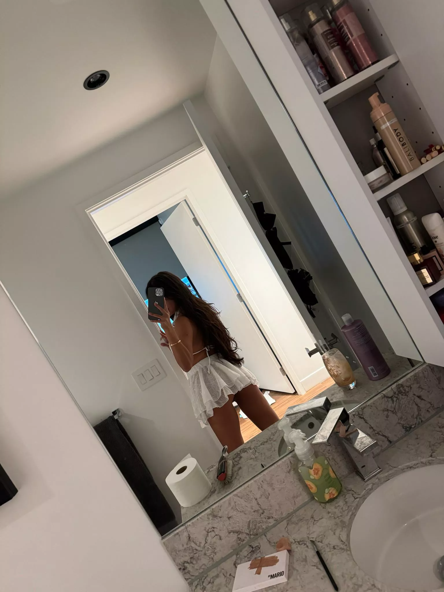 Panties or no panties? 🙊 posted by Beth_McClintock