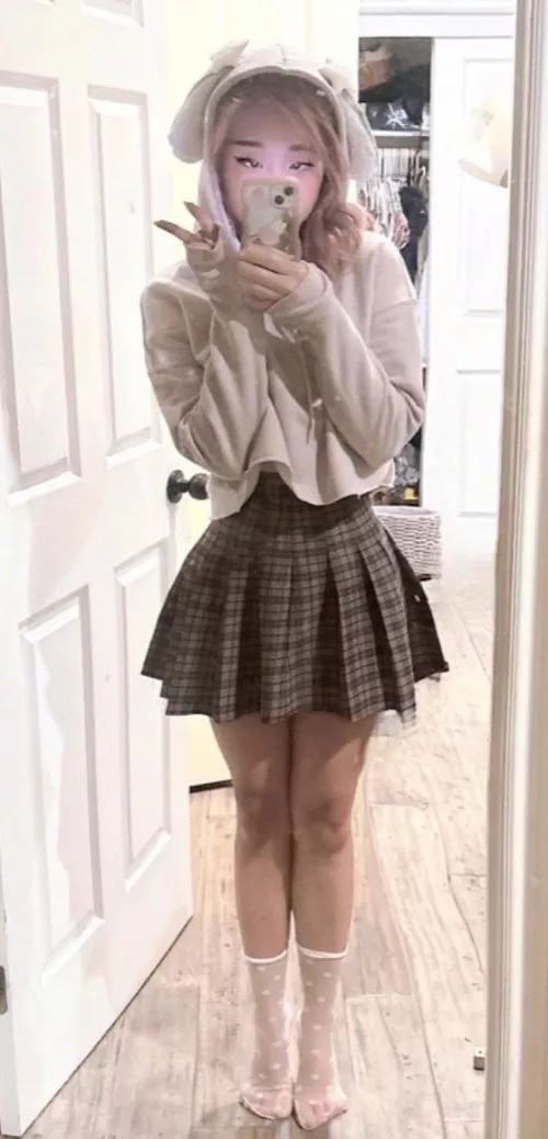 schoolskirts look to good short by Avocado-Winter