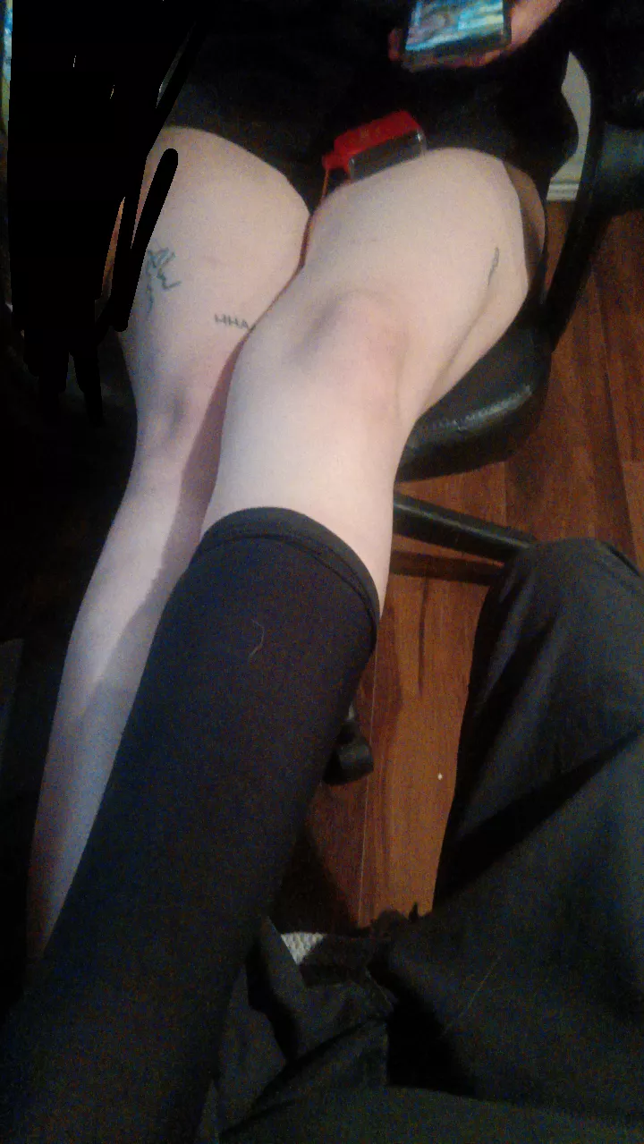She got a hole in her nylons for my dick to slide thru and have two feet to dick contact... posted by Complete_Slice_4200