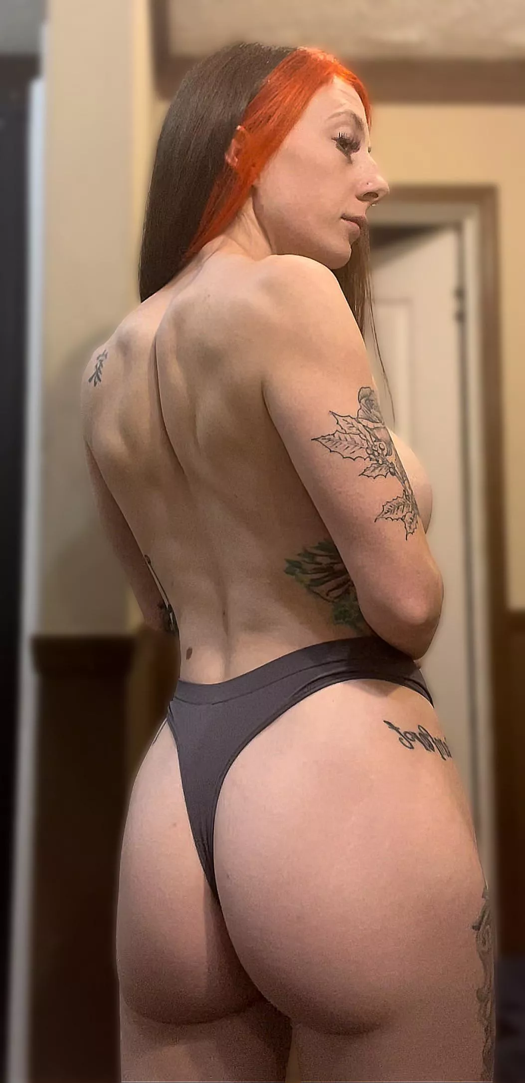 Something about a muscular back turns me on posted by LovingLibby