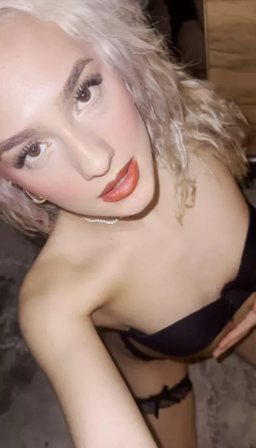 Take me on a date or fuck me I'll let you pick by yourelonagirl