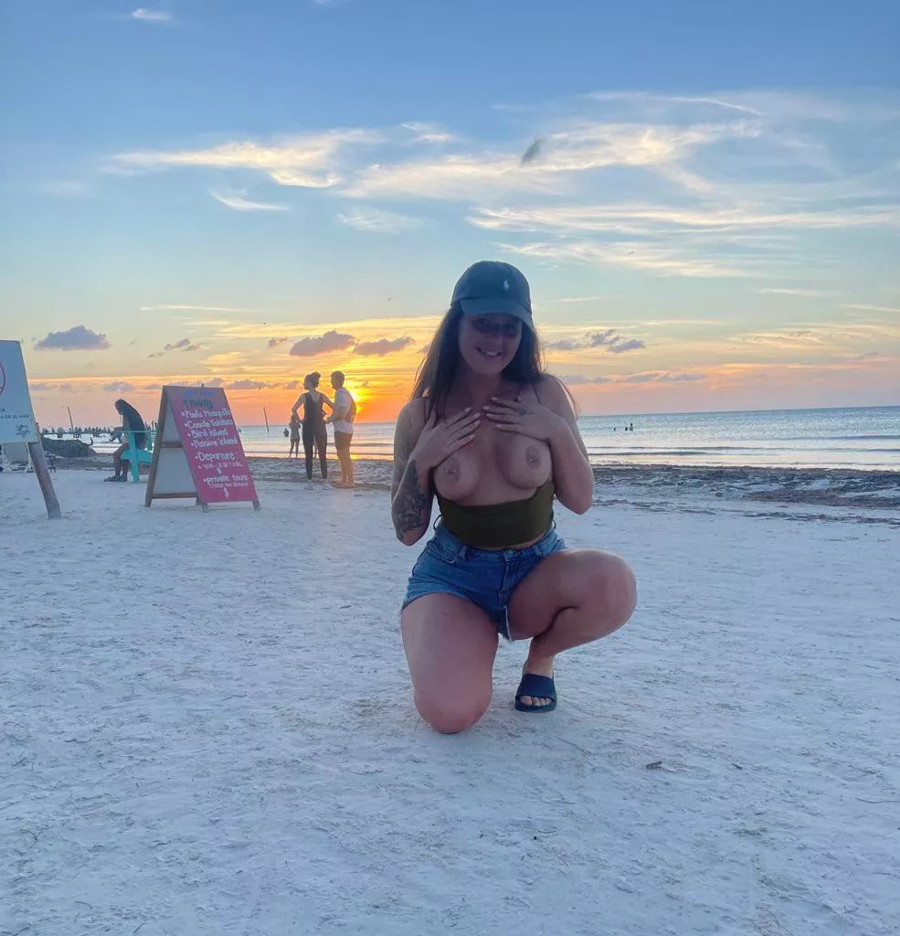 That guy with his wife was definitely looking posted by Arabellaamyiah