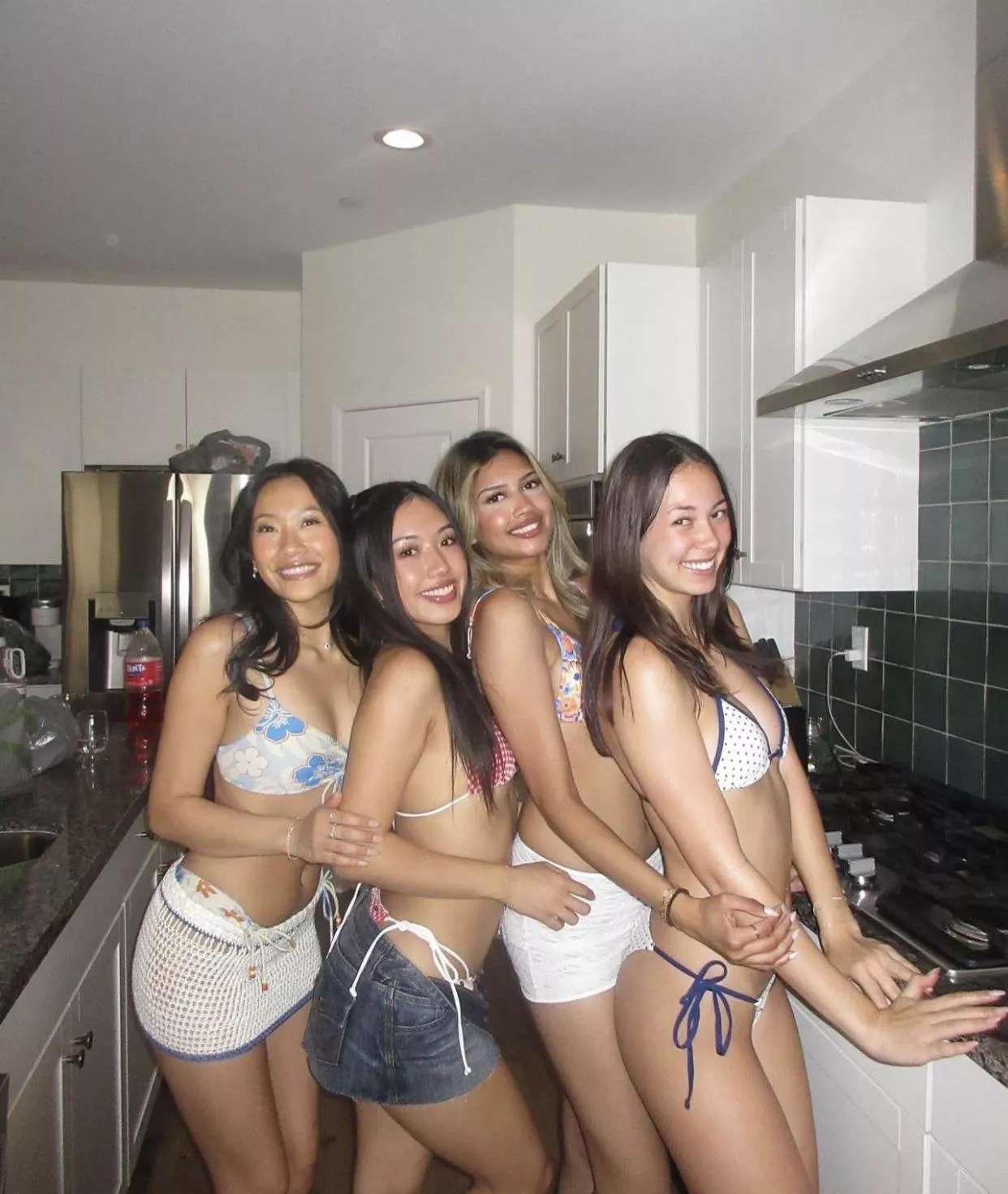 Who’s going home with you? [4] posted by Bicuriousbeta_