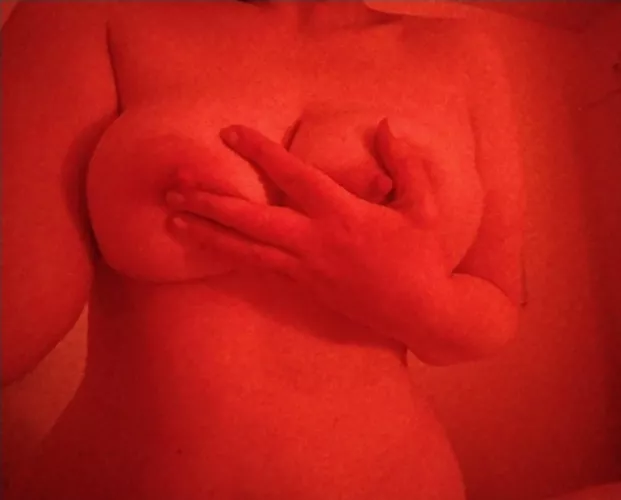 You caught me by surprise, completely naked...(34F, 42) by Aisling_Dream