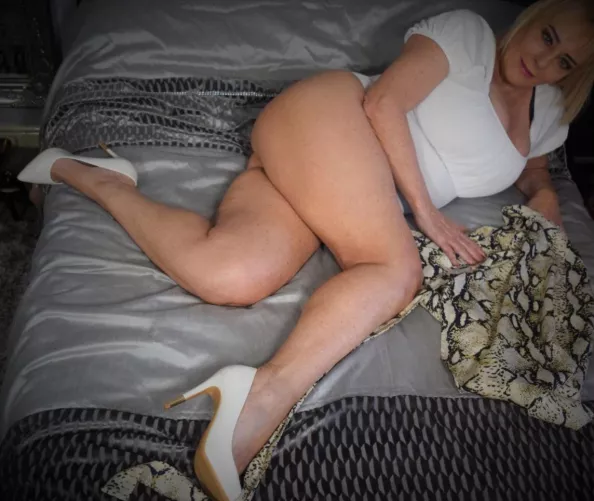 You'll get too excited when I step on you with these heels by Wendy_Leigh