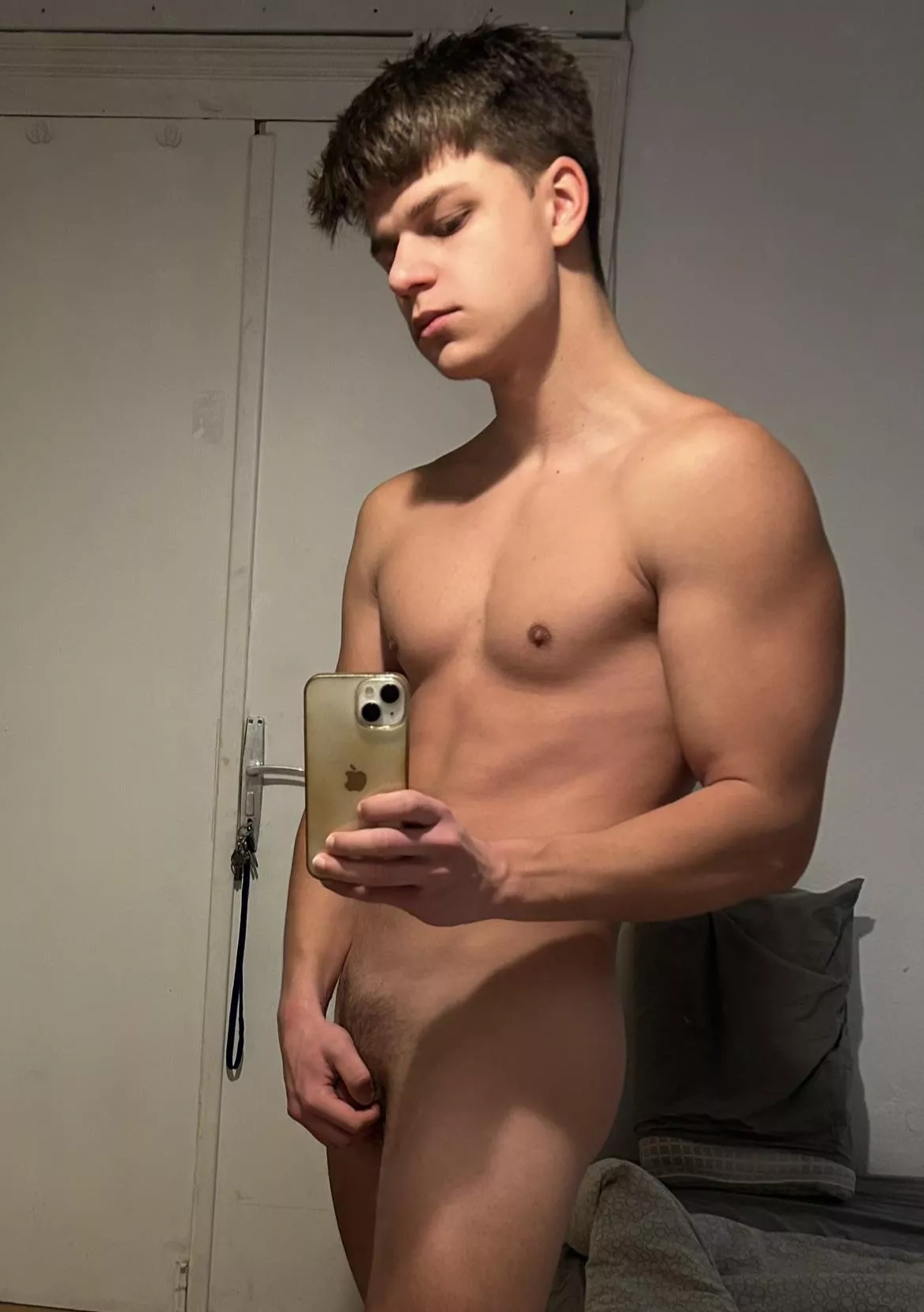 (19)Can I be your roommate? posted by Select_Equipment4297