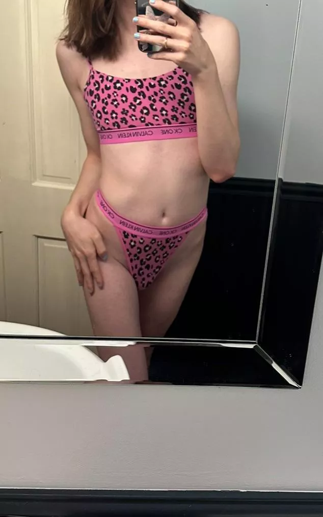 26 Fem btm for a Str/bi top. Longterm+ Socks++ Face+++ posted by Apprehensive_Yard635