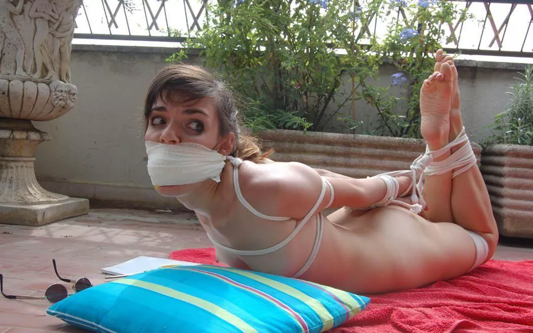 All this security at her parents' villa and yet it would be the gardener that would succeed in robbing them blind... posted by ti-tie-to-tum