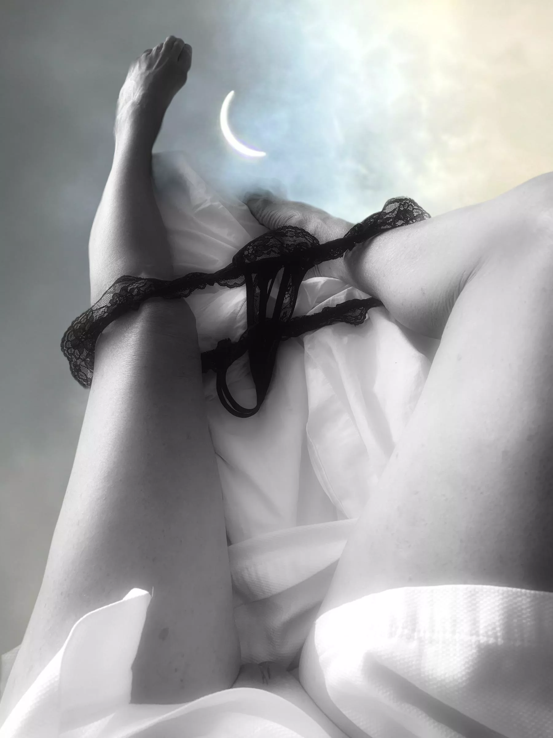 An amazing eclipse view.. 🌗 posted by mzKayy