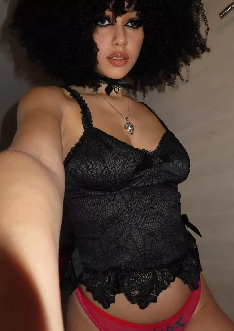 Brazilian x American posted by Samiraxoxodarky