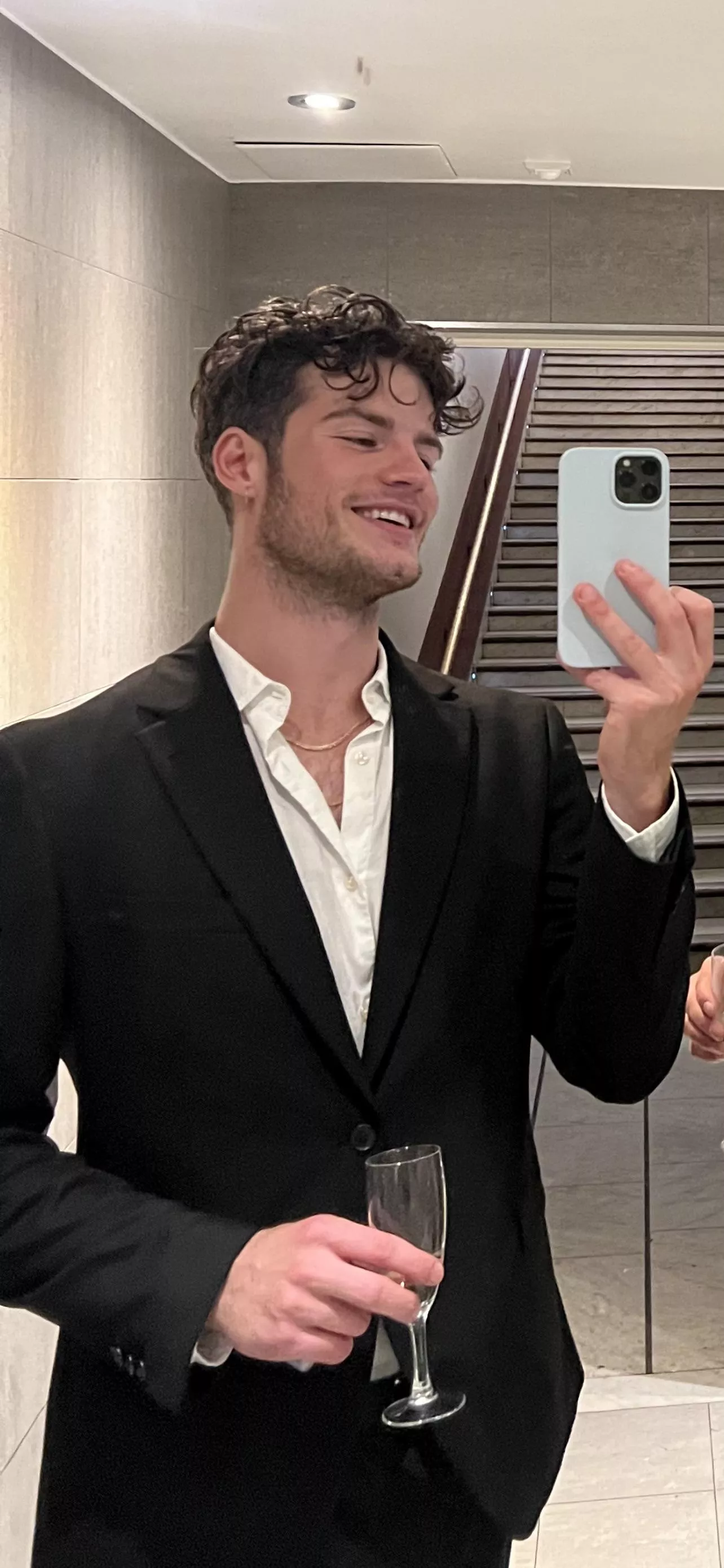 Dinner tonight! Always fun to dress up a bit 😄 posted by Nicolaj_w