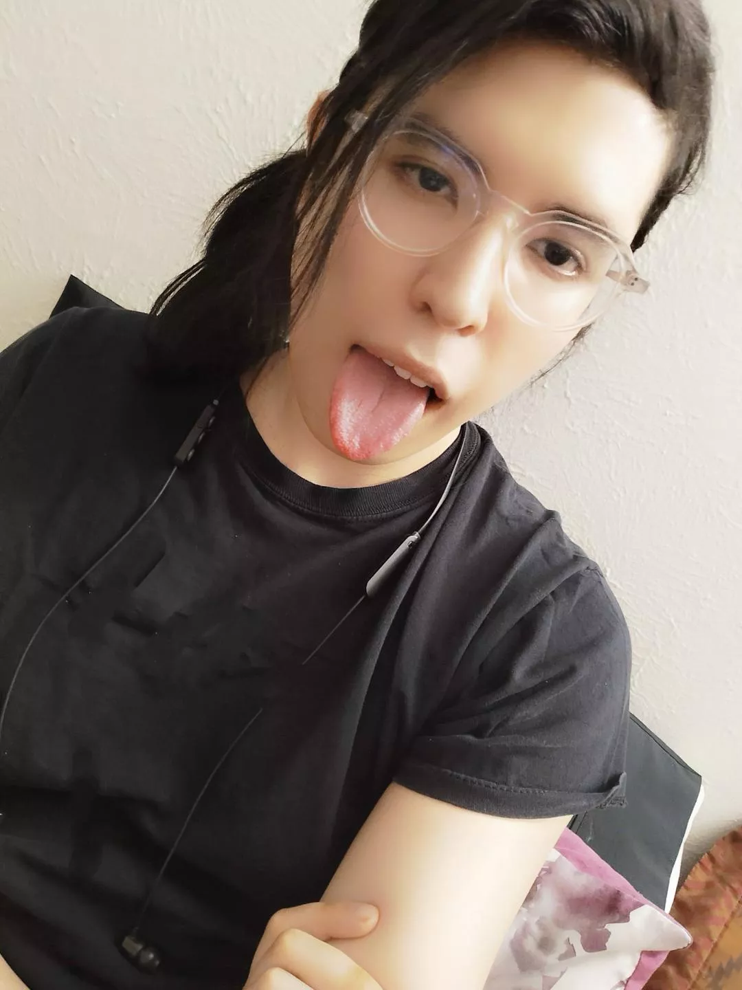 do u think i have a pretty face 🥺👉👈 posted by that_one-femboy