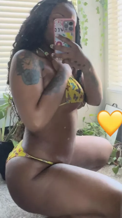 Do you like my bikini? by VenusSerenity