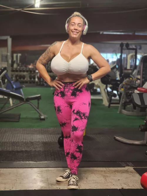 Gym mornings... by MrsPineappleGoddess