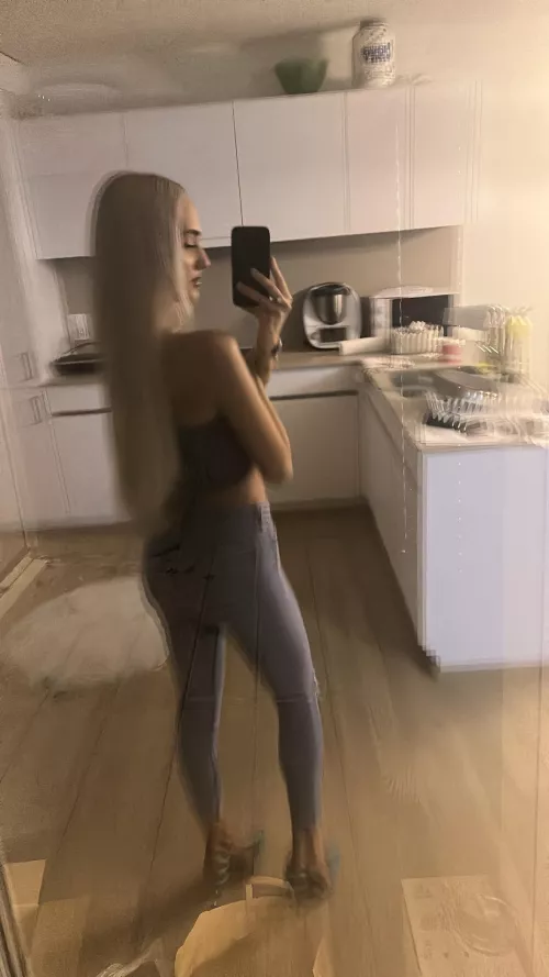 Here to make someone hard by yourelonagirl