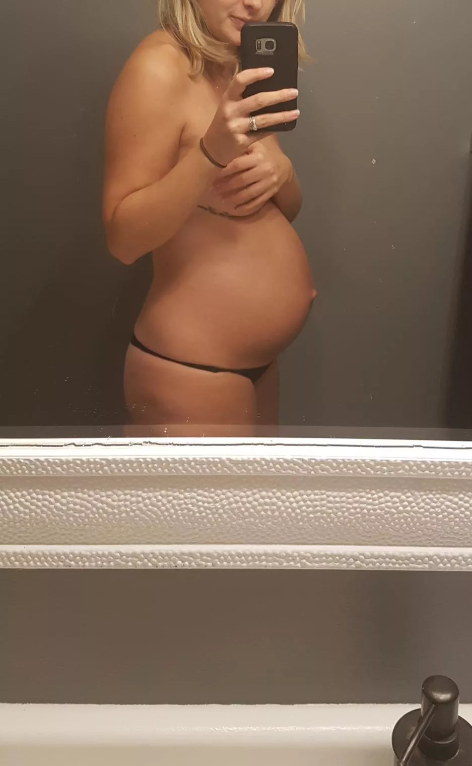 Here's a throwback to midway through my first pregnancy! I hope you like!  posted by Mrandmrssmith24