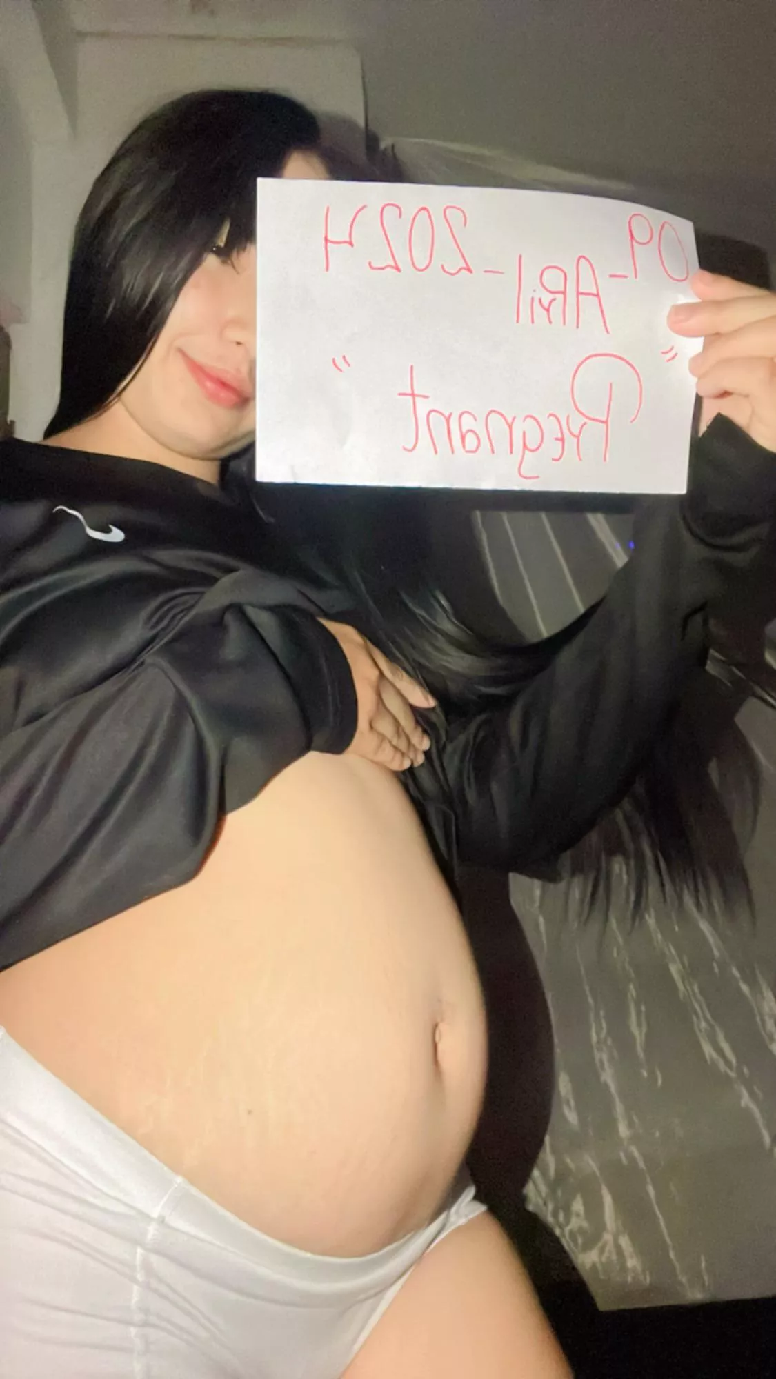 Hi daddy, do you like pregnant women? here is one and very hot 🥵🤰🏻🥛 posted by Yolita23