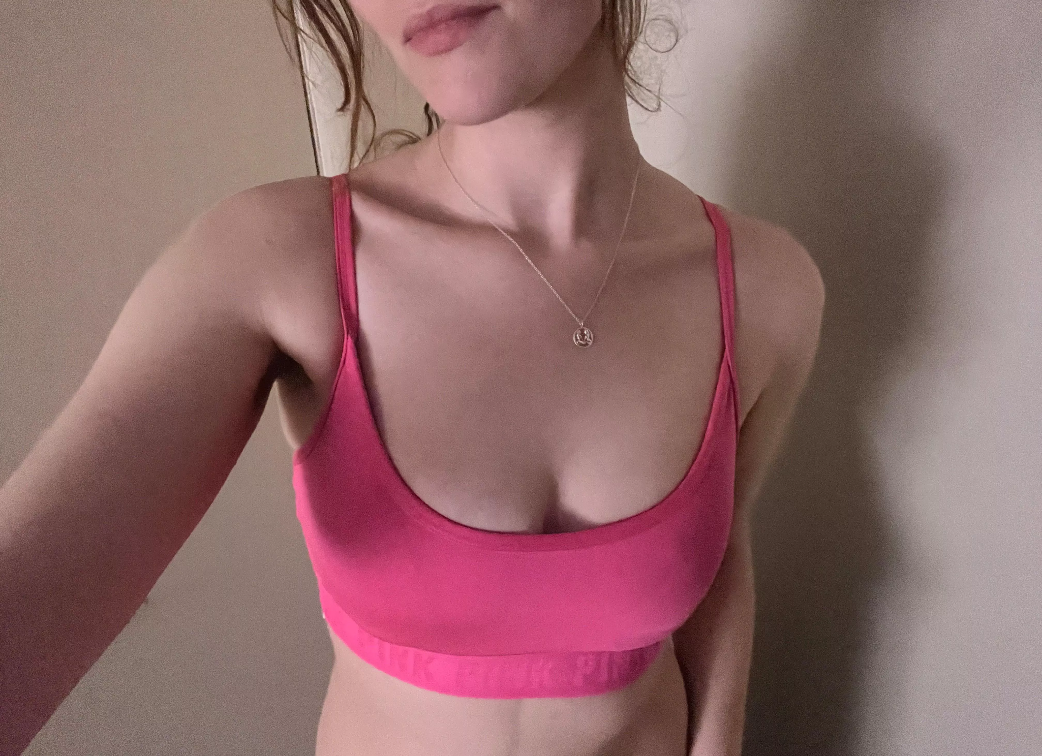 HOT pink🩷 posted by Glistening_scene