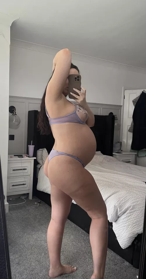 I am getting so heavy, i need someone to come and relieve some pressure.. by frankiegalxo