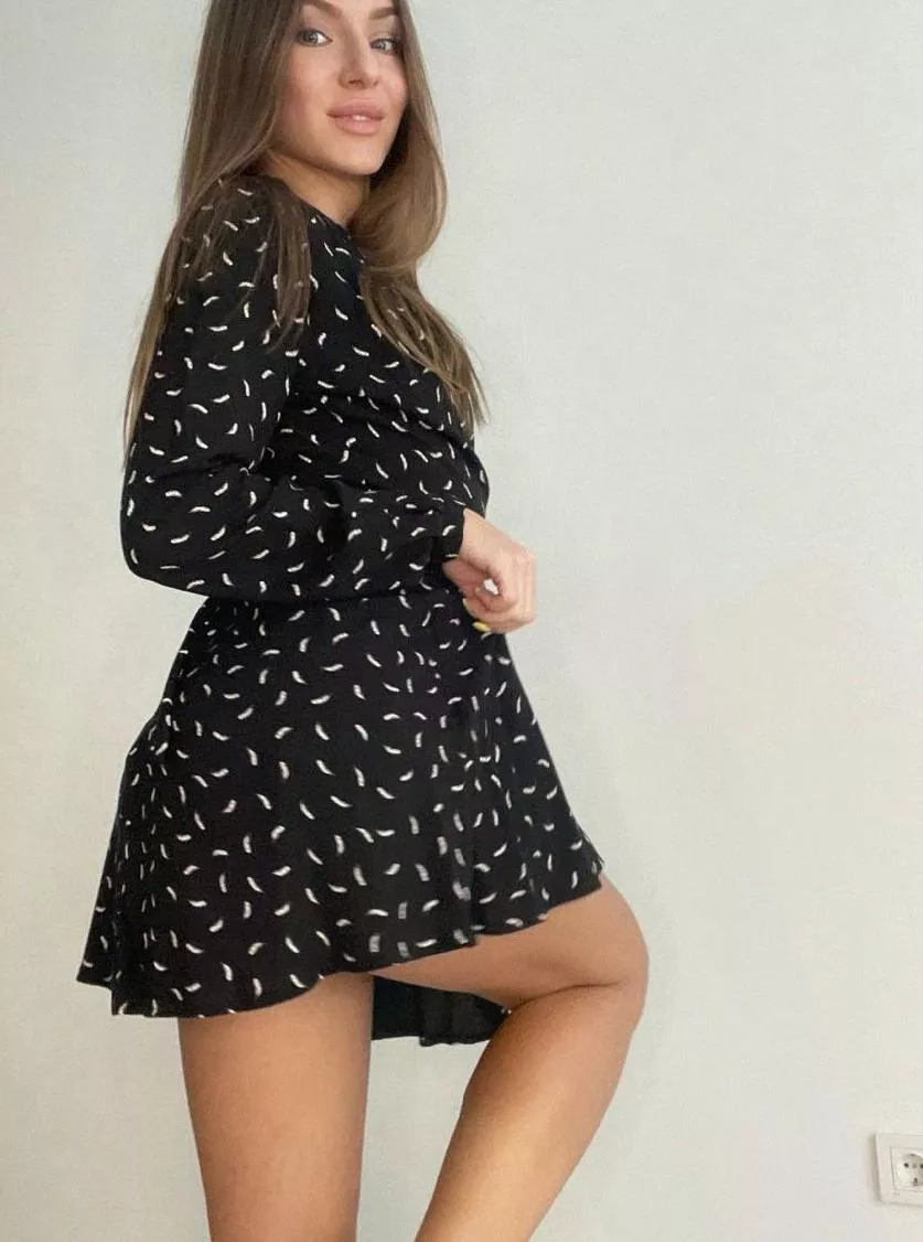 i know you love when i wear tight dresses to tease you posted by lrarpp