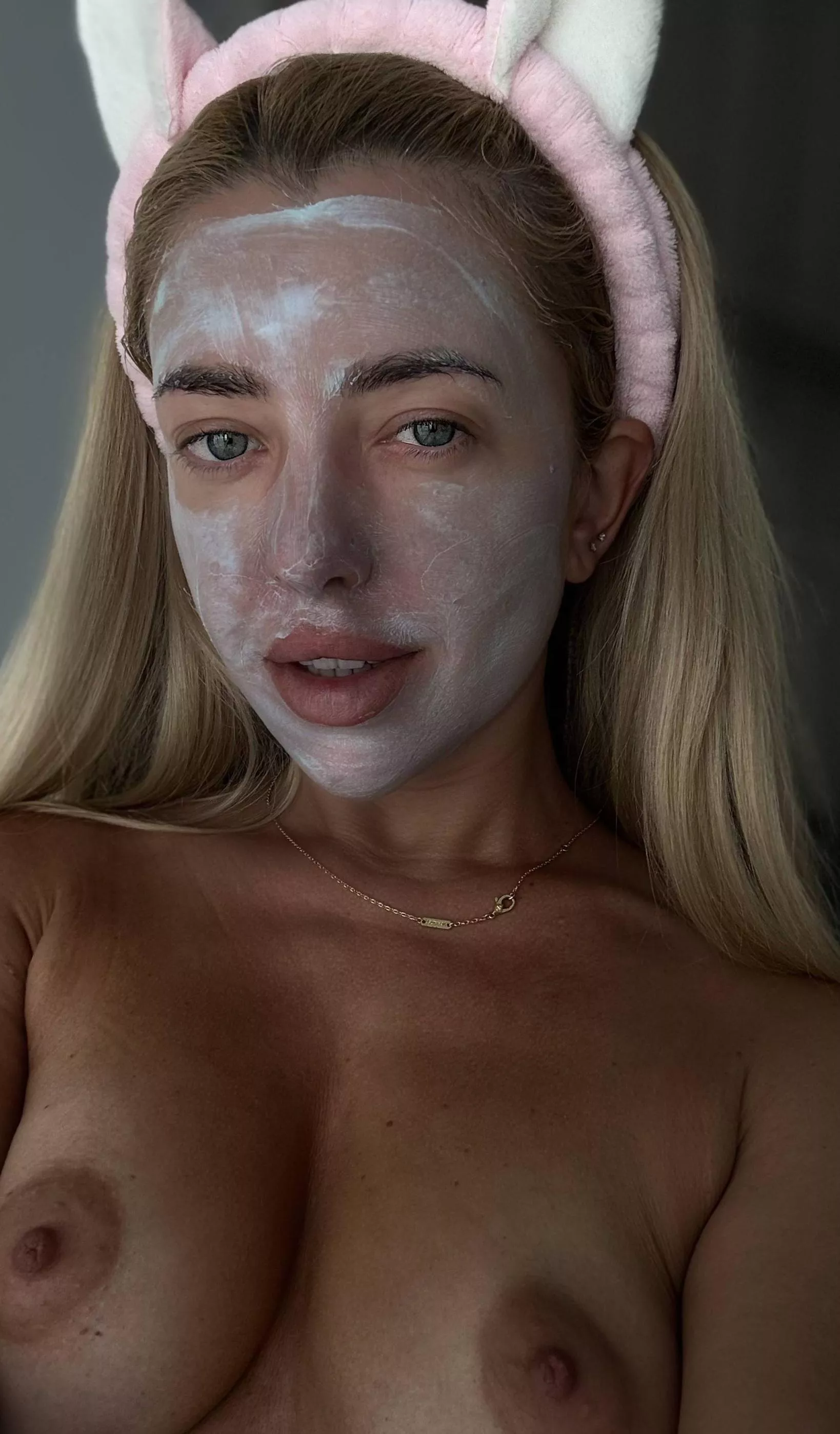I m applying a cosmetic mask but I would like a biological one posted by RoyalSexyLioness