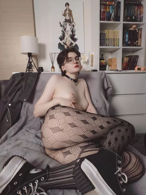 I want you to clean my Converse and then slowly and gently take them off of me. Looking at every thread on my tights. And be ready to lick me from my toes to my thighs by Cyber_samuraii