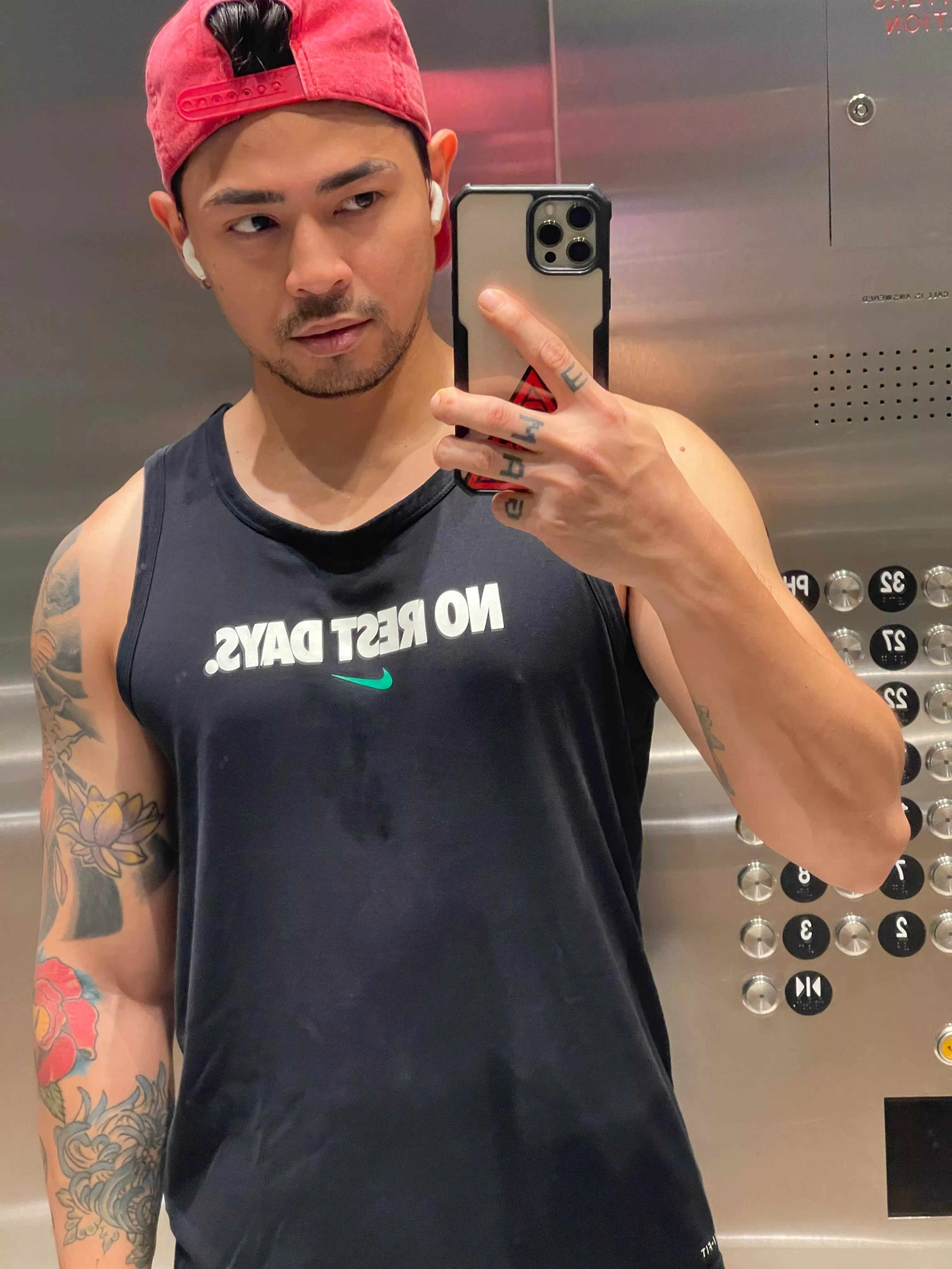 Just finished working out, gotta take a selfie while I'm pumped! posted by king_leo_ace88