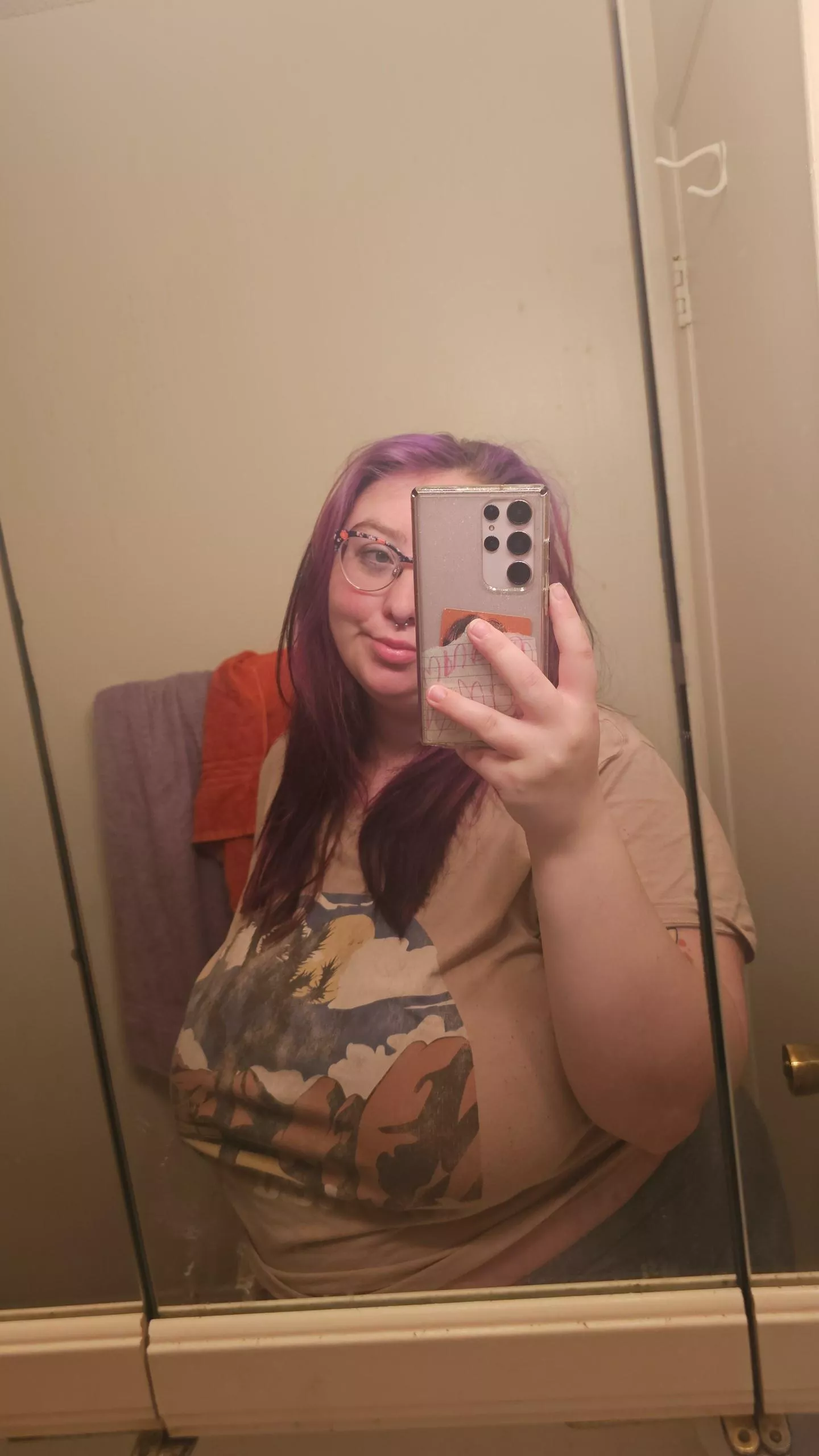 Mirror selfie from this morning💗 posted by sapphiremelonz