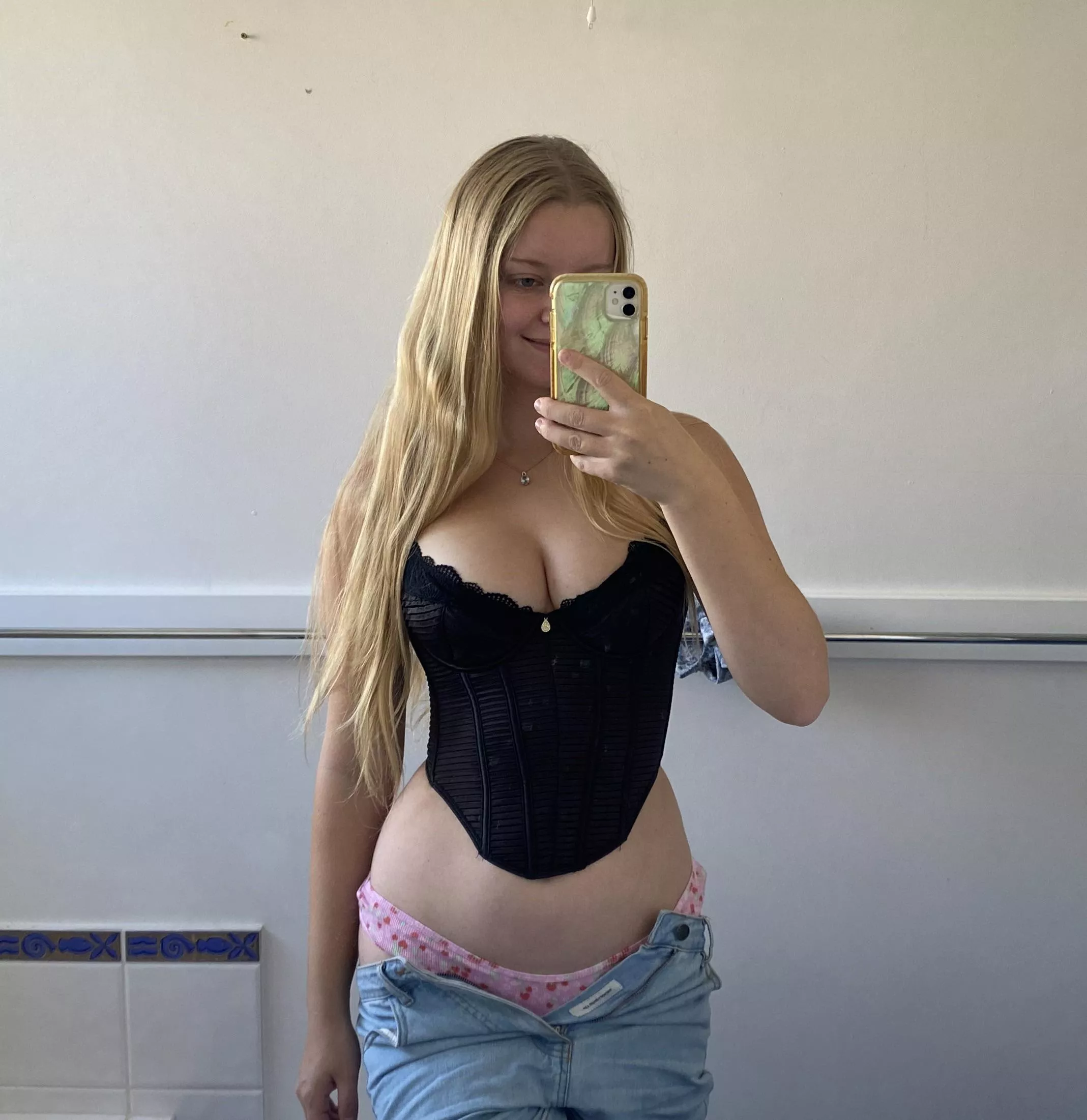 Rate my new crop corset?🙈💓 posted by lucysteele1