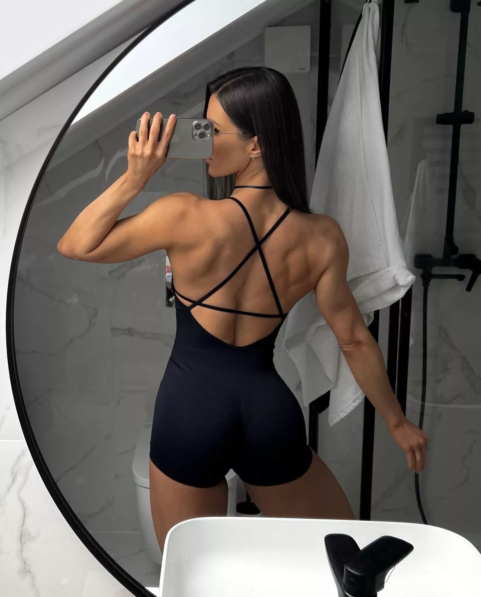 shredded back posted by linasphysique_