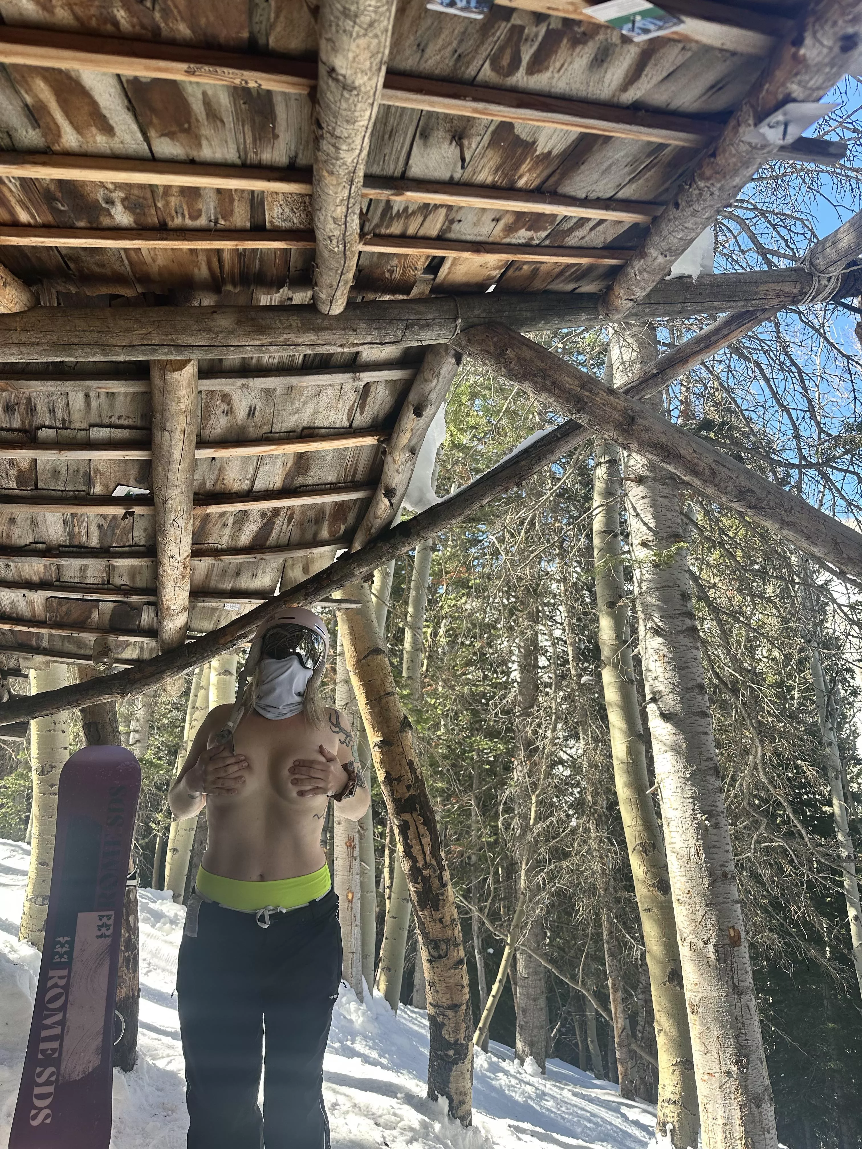 snowboarding date hand bra ;) posted by snonlyfans