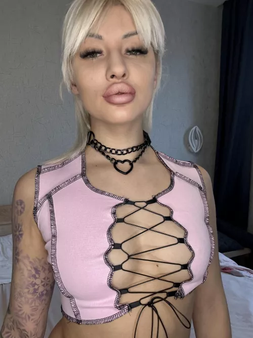 Sparkling eyes yearning for your dominance by favorable_reader