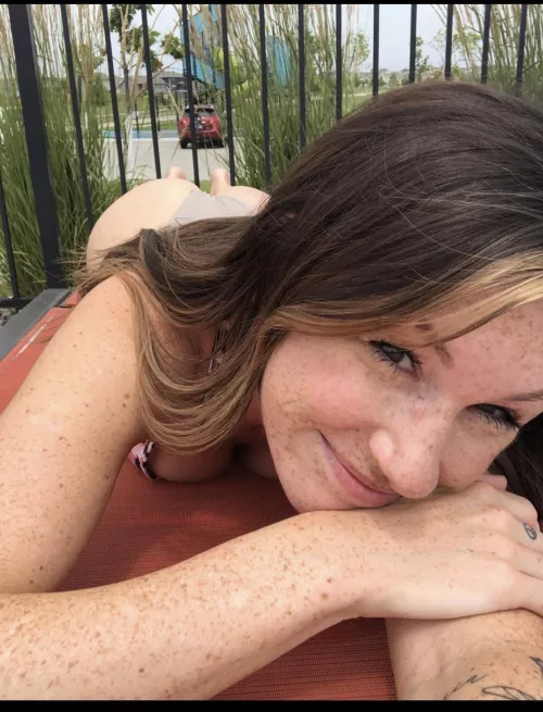 Sunbathing selfie by Mastervixennnn