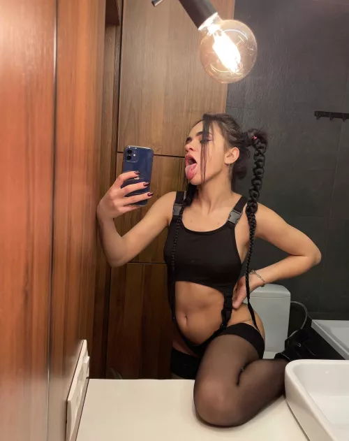 Tell me the size of your member with just one smiley by Queen_Voluptuousness