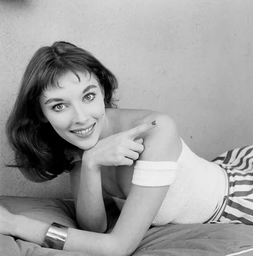 Vikki Dougan (1956) by bil_sabab