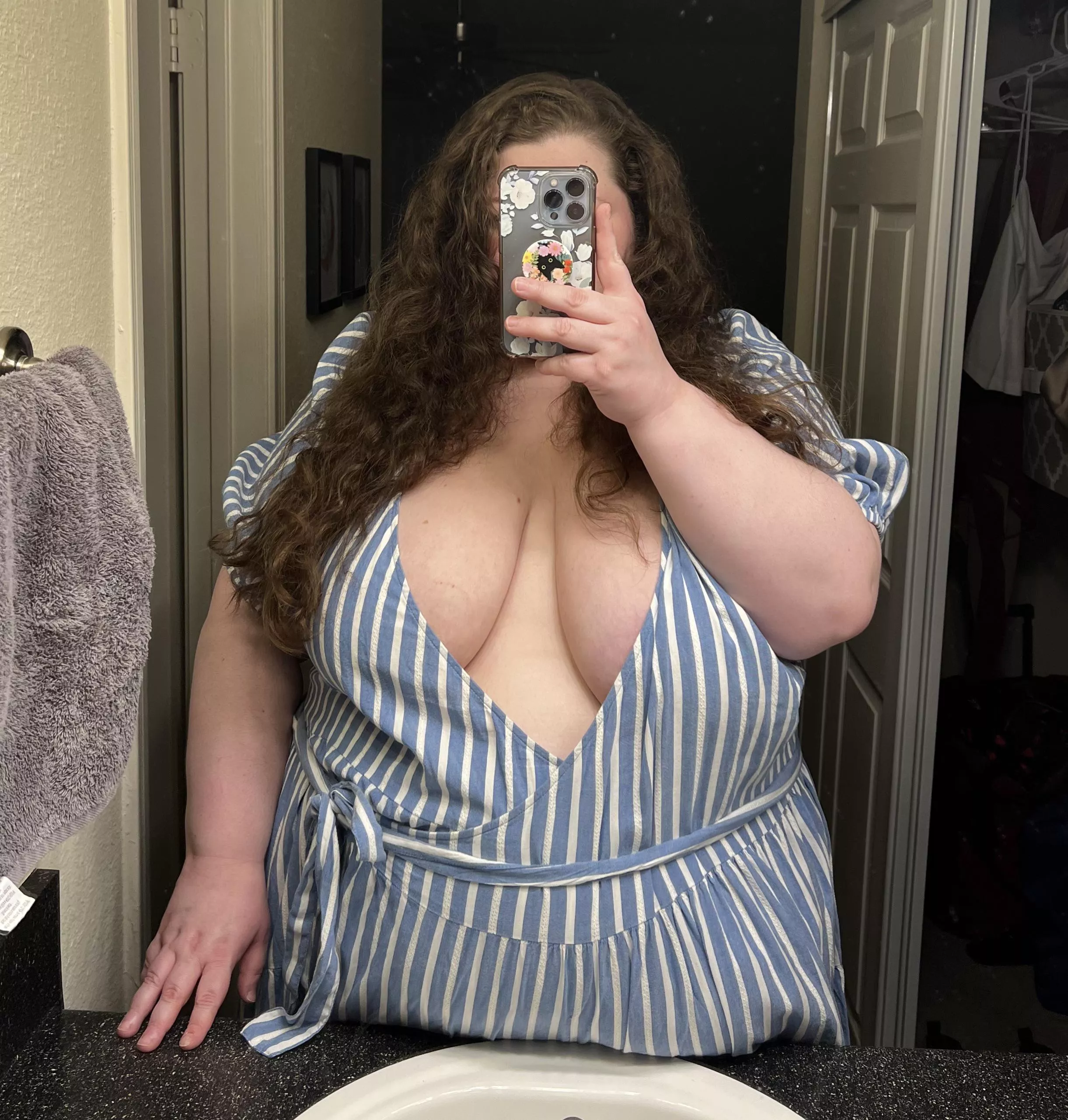 When your housewife is still a bit of a hoe 💙 posted by arealhandful