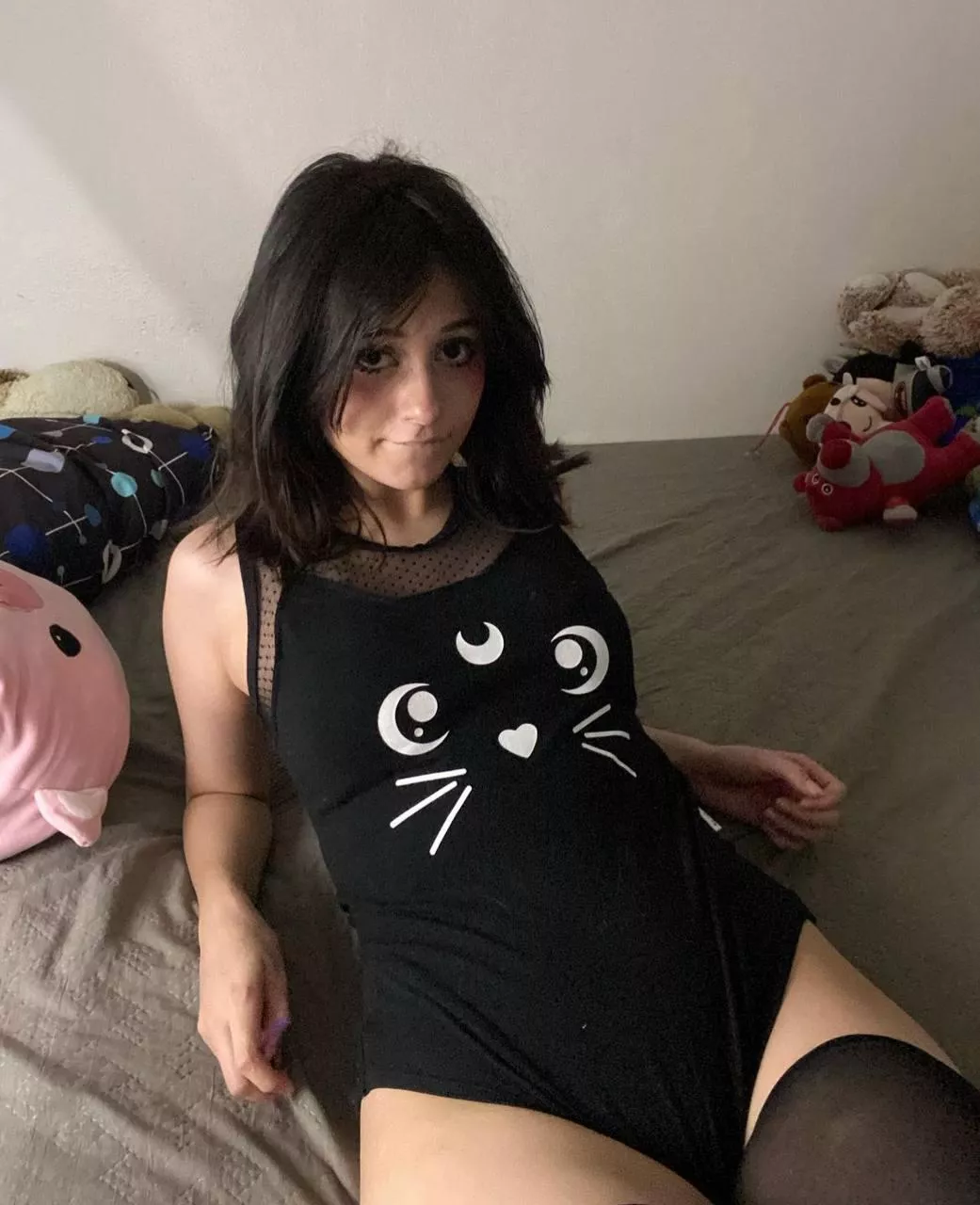 18, 4'10, 90lbs... Am I too small for older men? (18F) posted by Pair-Worried