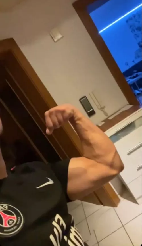 18 looking for cute femboys jakekkk2 add and send a snap by _theVguy_