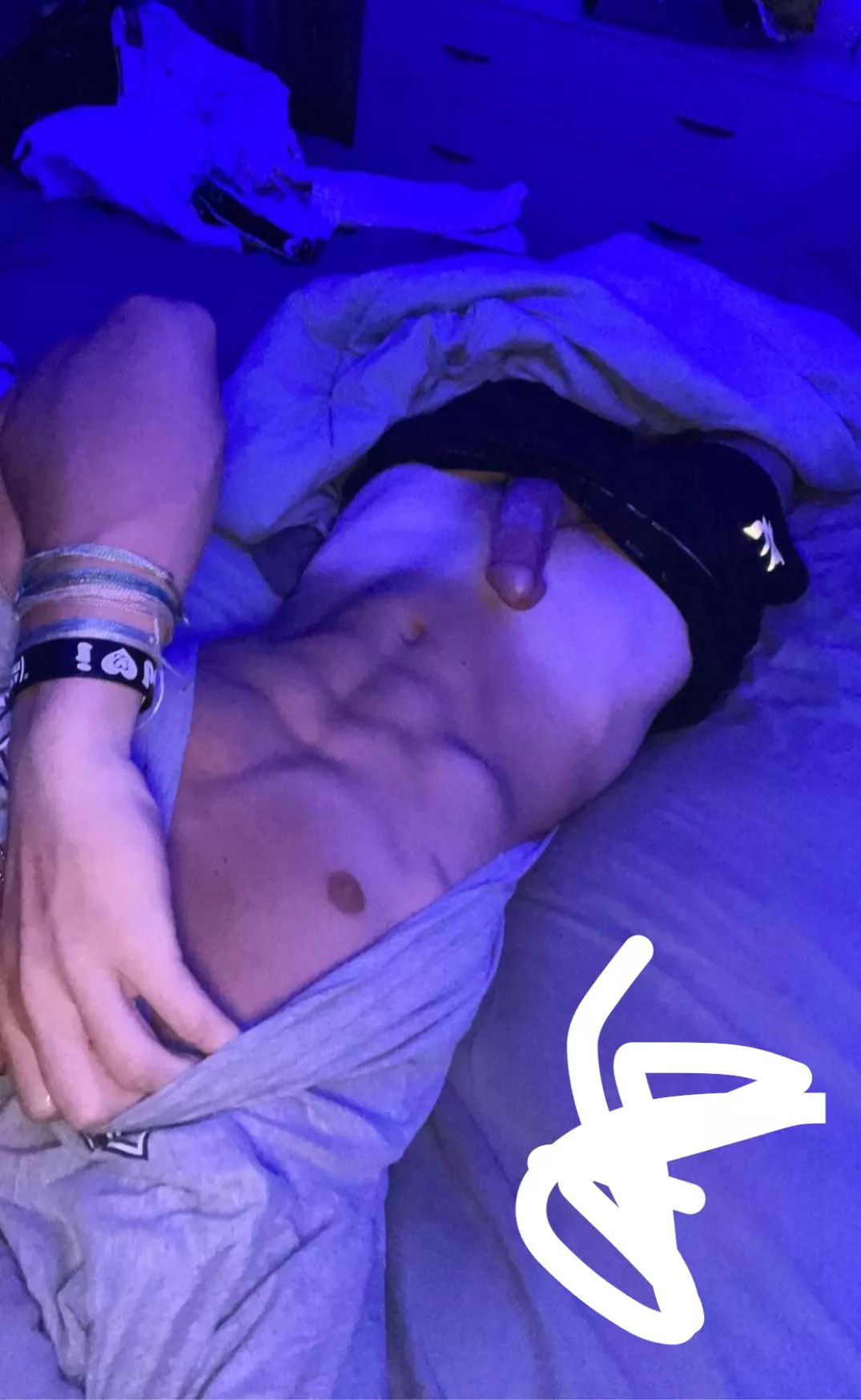 19 Fit hmu posted by Glum-Oil8168