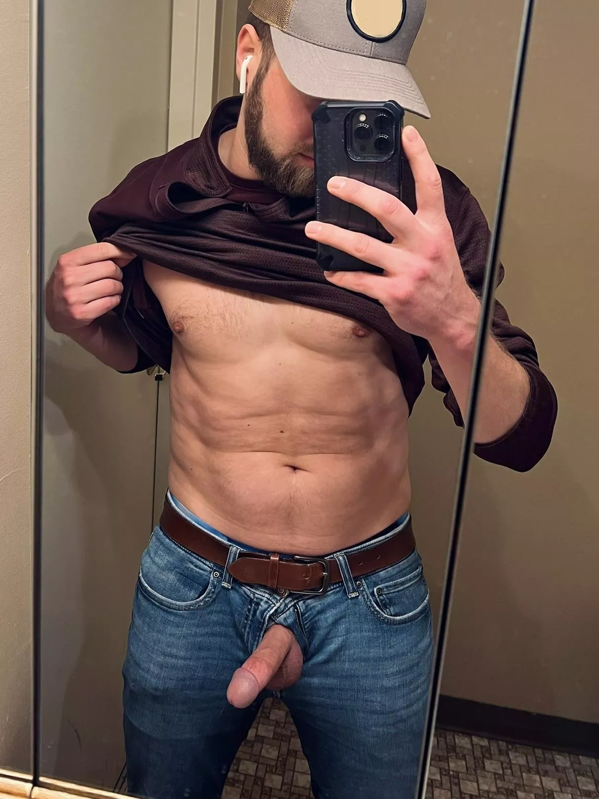 A dad in blue jeans (36) posted by bold_woodpecker