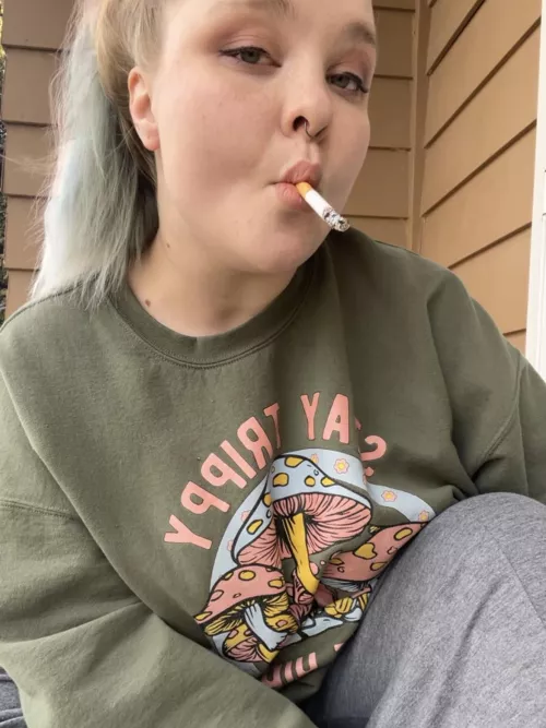 All glammed up for my smoke by candyvix3n_