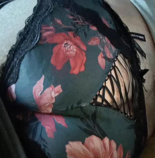 Anyone wanna see what’s under??  by gayzedandconfused204