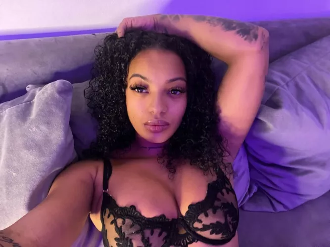 Are you gonna take me back to your place after our first date? by Makayla_Rosaleen